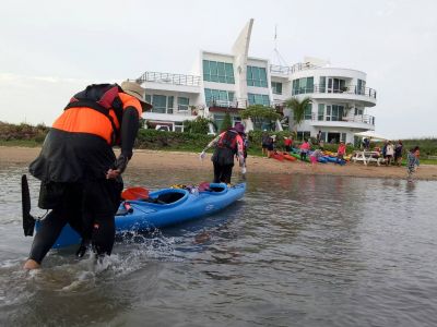  Light boat 